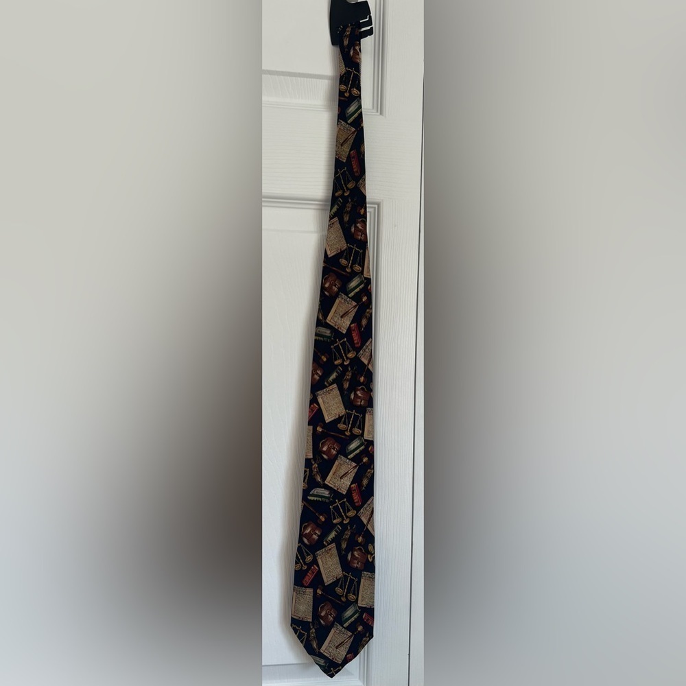 Alynn Neckwear "Honest Lawyer One Floor Up!" Tie